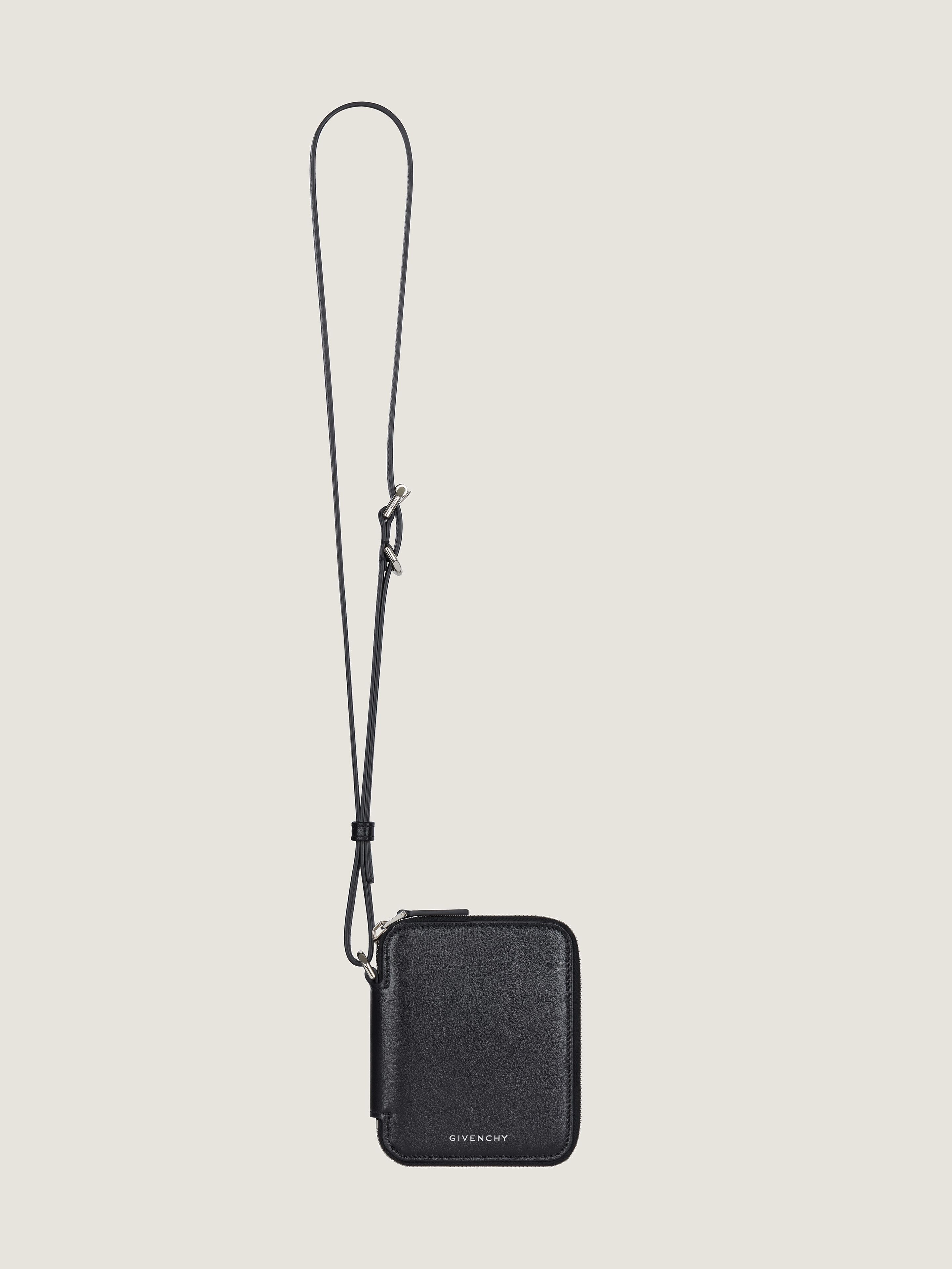 Voyou necklace card holder in grained leather